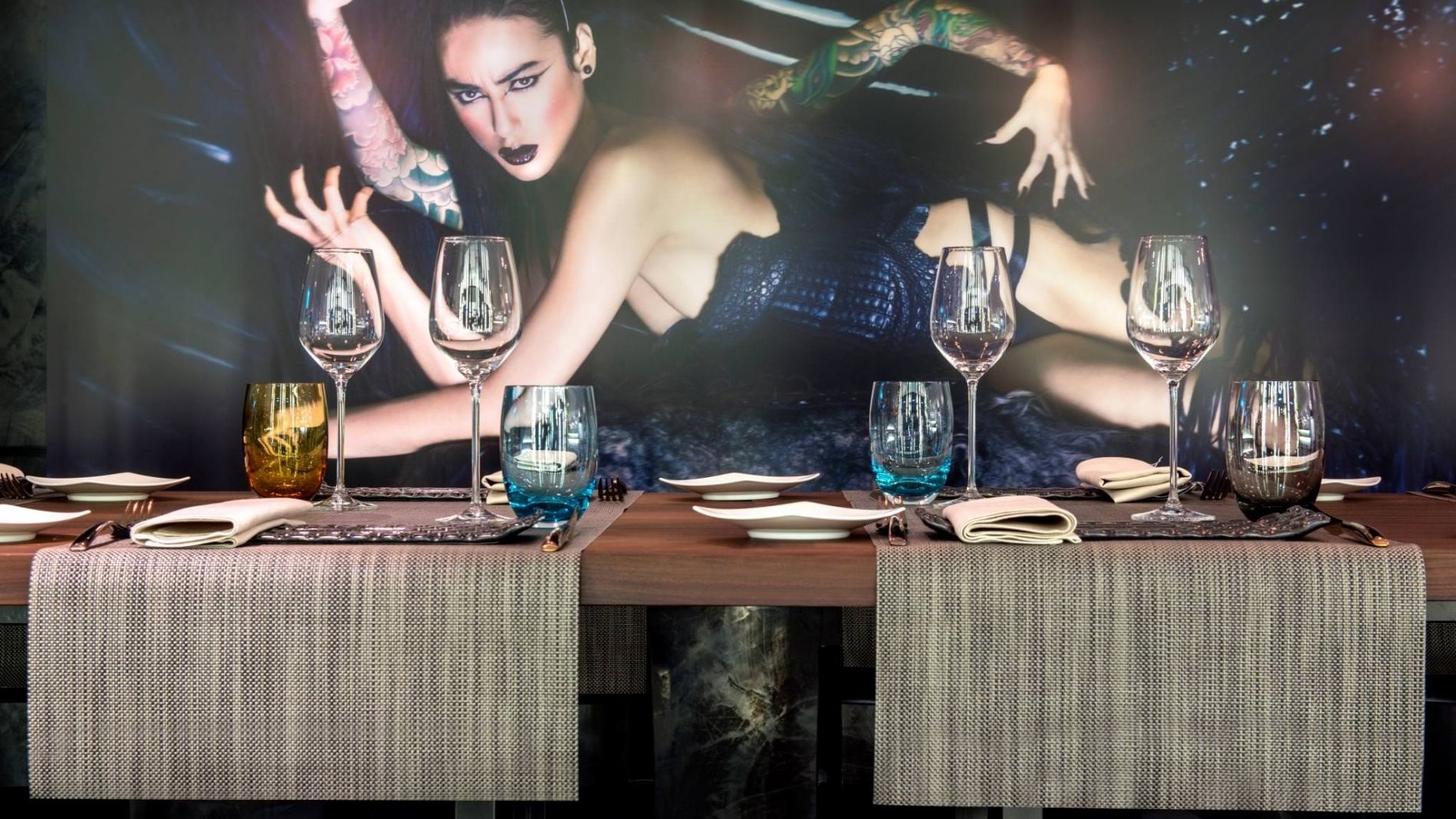 Restaurant Verbier: Eat-Hola Tapas Bar at W Verbier